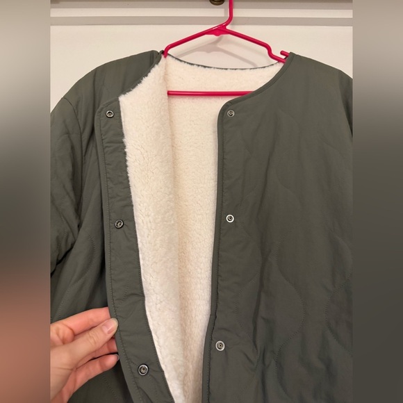 NWT Uniqlo Women’s Pile Lined Fleece Quilted Reversible Jacket Olive Green- M - Picture 6 of 9